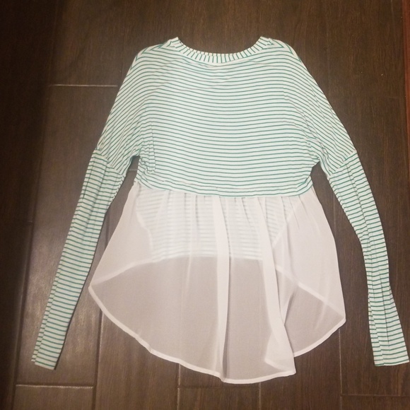 ❤SEXY Aqua and White top/sheer chiffon like detail - Picture 7 of 8